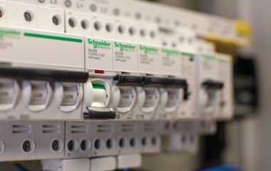 Мотиваційна програма для електриків від Schneider Electric — заробляй за щоденну роботу!